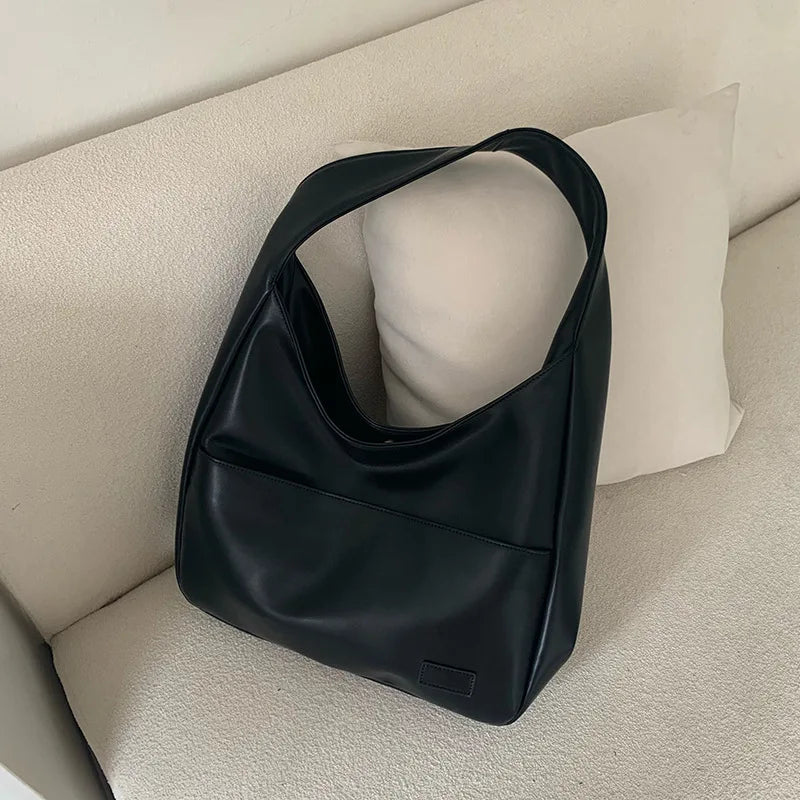 Minimalist Black Shoulder Bag – Trendy & Spacious